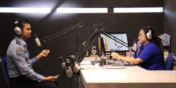 Imigrasi Putussibau Lakukan Dialog Interaktif Bersama Radio Rasika : Cegah TPPO dan Pembukaan VOA di PLBN Badau