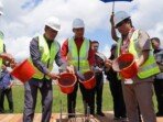 Bupati Kapuas Hulu Dan Ketua Komisi V DPR-RI Ground Breaking Pembangunan Bandar Udara Pangsuma Putussibau