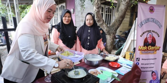 Mak Ganjar Buat Pelatihan Pembuatan Martabak Kentang untuk Ibu-Ibu di Palembang