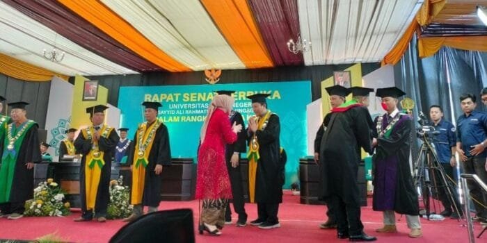 Wabup Tulungagung Raih Gelar Magister Ekonomi di UIN SATU
