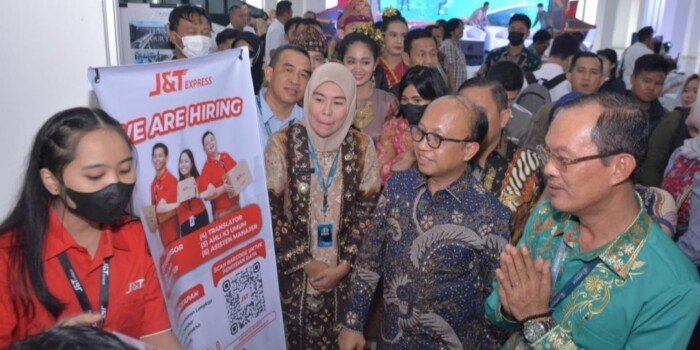 Dibuka Harnojoyo, Ribuan Pencaker Berburu Lowongan Kerja di Job Fair PTC Mall