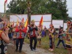 Bupati Minta Kembangkan Kerajinan Anyaman Manik dari Banuaka dan Tenunan Sidan dari Dayak Iban