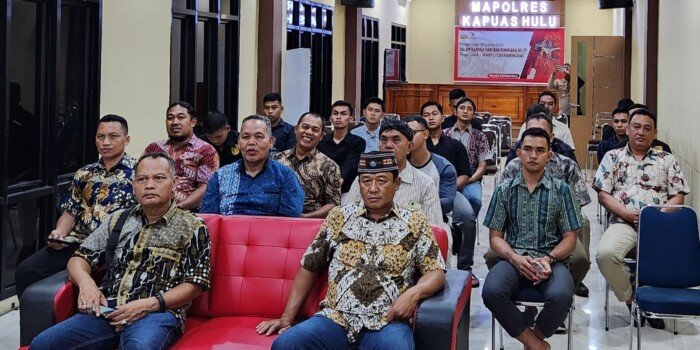 Polres Kapuas Hulu Nobar Pagelaran Wayang Kulit dengan Lakon Wahyu Cakraningrat