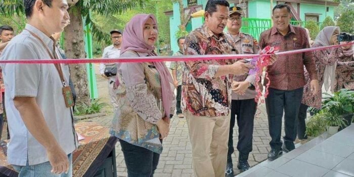 Upaya Pelestarian dan Perlindungan Pohon Tepi Jalan, Kepala DLH Tulungagung Luncurkan Sista Polan