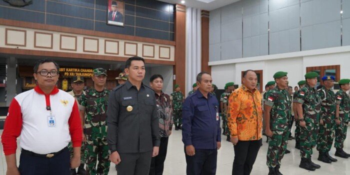 Bupati Kapuas Hulu Hadiri Apel Pelepasan Tim Survei Identifikasi Titik Perlintasan Perbatasan Negara