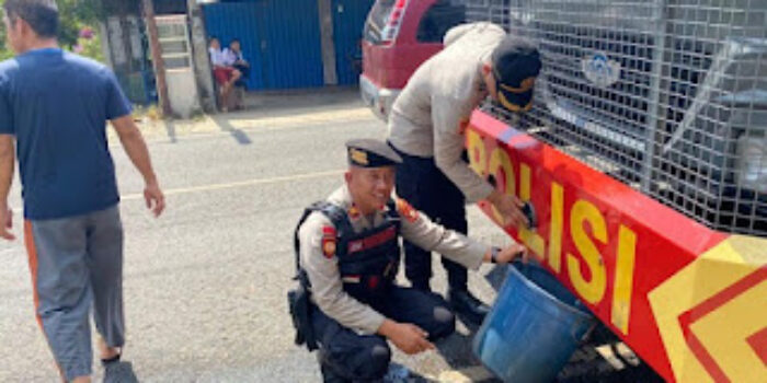 Bantu Pasokan Air Bersih, Polres Prabumulih Turunkan Water Canon