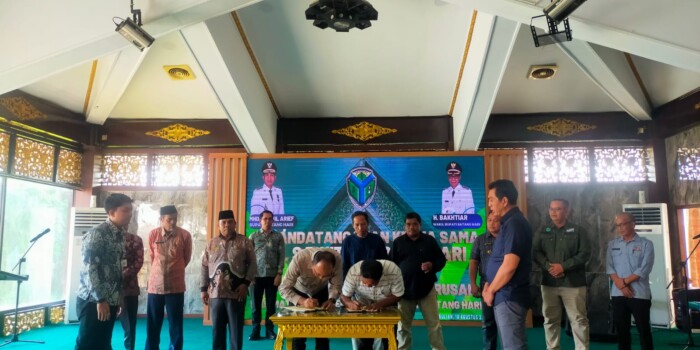 Bupati Batanghari Saksikan Penandatanganan MoU PT SJL dan Koperasi Tangguh Abadi