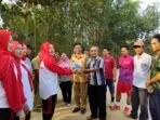 Semarak HUT RI-78, Hj Linda Apriana Arlan Bantu Warga Kelurahan Tanjung Rambang 1 Set Perlengkapan Volly