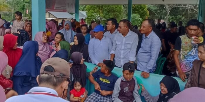 Bantu Fasilitas Warga, H. Arlan Didoakan Warga Unit 9 Karya Mulya