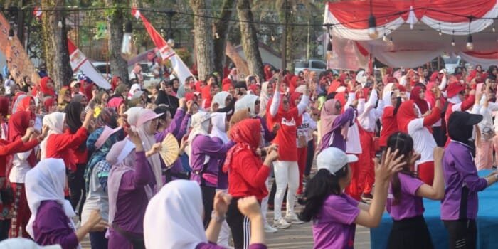 Peringati HUT RI ke-78, Senam Aerobik Bersama di Muba Bertabur Doorprize