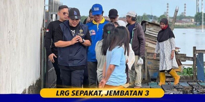 Cepat Tanggap, Yaser Serahkan Bantuan Korban Kebakaran di Karanganyar Kecamatan Gandus