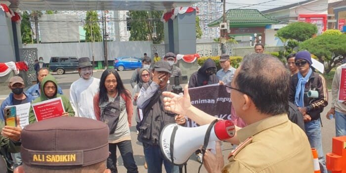Puluhan Seniman Demo Minta Pembekuan dan Pembatalan Musda DKSS