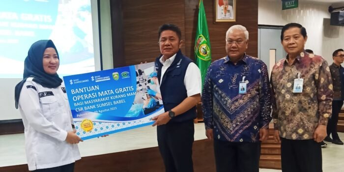 Bank SumselBabel Berikan Bantuan Operasi Mata Gratis Untuk Masyarakat