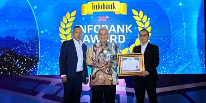 Bank Sumsel Babel Sukses ‘Boyong’ Golden Thropy Excellence Performance Dari Infobank