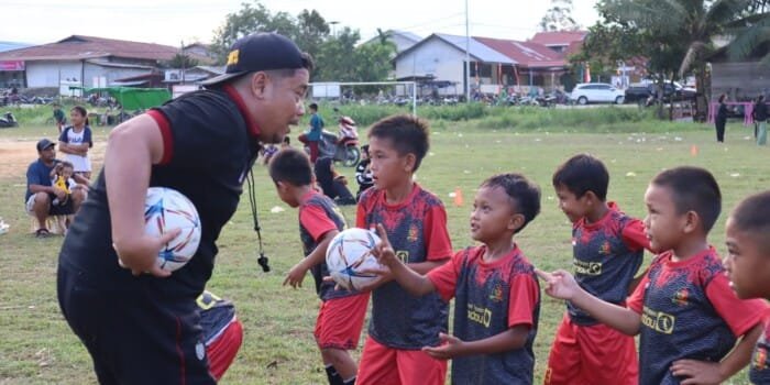 SSB Bina Taruna KPPBC Tipe Madya Pabean C Nanga Badau Gali Potensi Altit Sepak Bola di Daerah Perbatasan