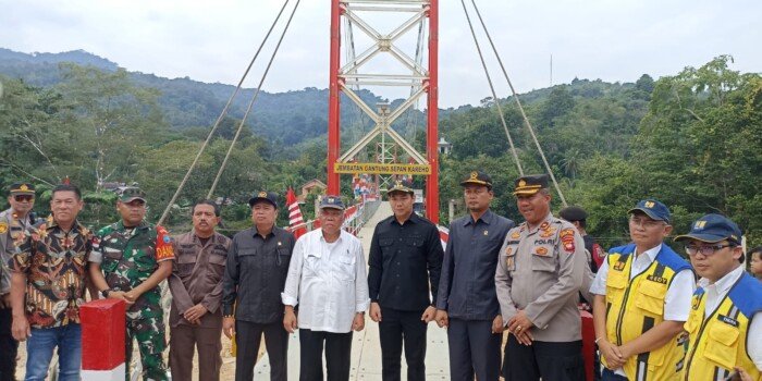 Jembatan Gantung Sepan Kareho Diresmikan, Ketua Komisi V DPR RI dan Menteri PUPR Juga Tinjau Jalan Paralel Perbatasan