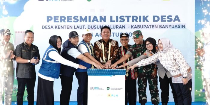 50 Tahun tak Tersentuh Listrik, Deru Resmikan Jaringan Listrik di Desa Saluran