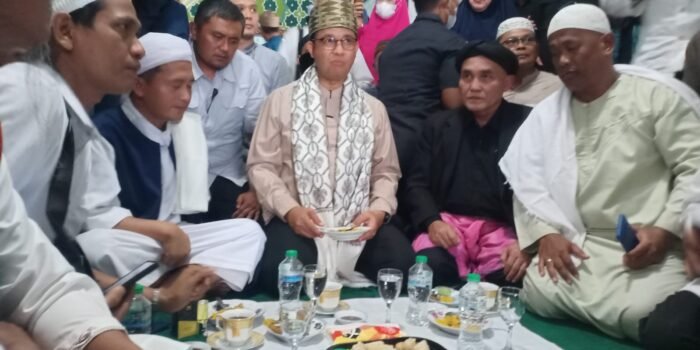 Anis Baswedan Ziarah Makam ke Ki Marogan