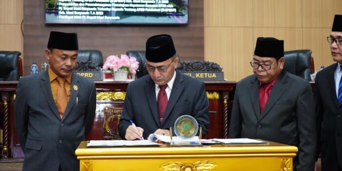 Anggota DPRD Muba dan Pj Bupati Apriyadi Setujui APBD-P TA 2023