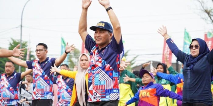 Meriah, Ribuan Warga Muba Jalan Sehat dan Senam Bareng Pj Bupati Apriyadi