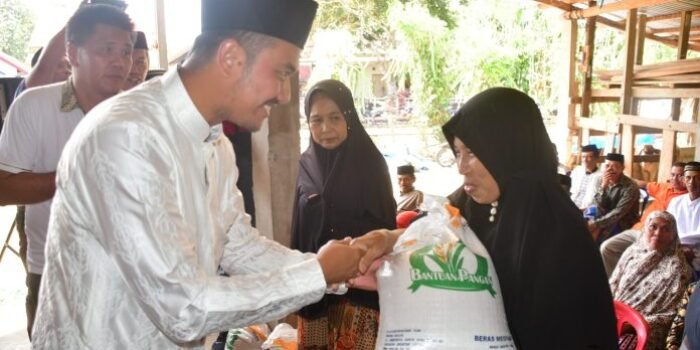 Bupati Sinjai Serahkan Bantuan Cadangan Pangan Pemerintah
