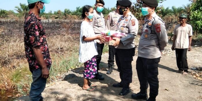 Jumat Barokah, Pam Obvit Polda Sumsel Berikan Bantuan