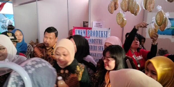 Stand Bazar Desmigratif Sumberagung Meriahkan Kunjungan Menaker di Tulungagung