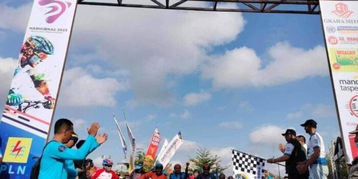 Bupati Tulungagung Lepas Ribuan Peserta Gowes Peringati Hari Perhubungan Nasional 2023