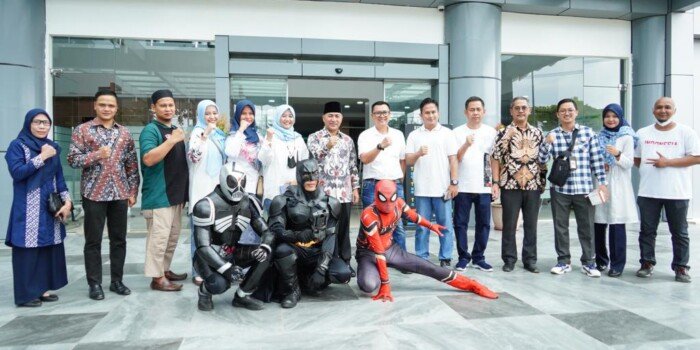 Pj Bupati Apriyadi Boyong Batman dan Spiderman Hibur Pasien Bibir Sumbing Gratis
