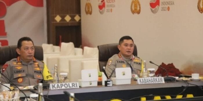 Kapolri Pantau Command Center Pengamanan KTT Asean