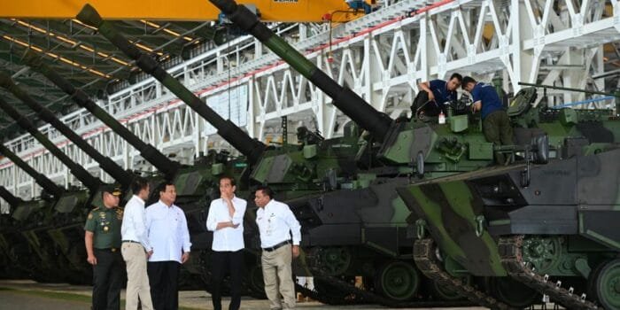 Kunjungi PT Pindad, Presiden Jokowi Apresiasi Perkembangan Cepat Industri Pertahanan Tanah Air