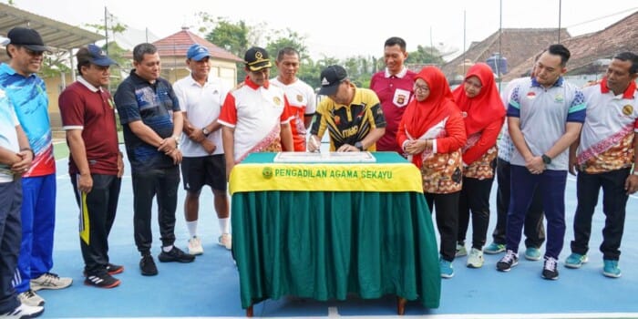 Pj Bupati Apriyadi Resmikan Lapangan Tenis PA Sekayu