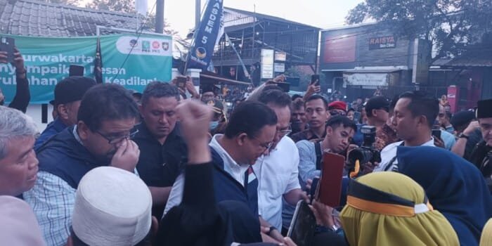 Ribuan Massa Sambut Kedatangan Anies Baswedan di Purwakarta