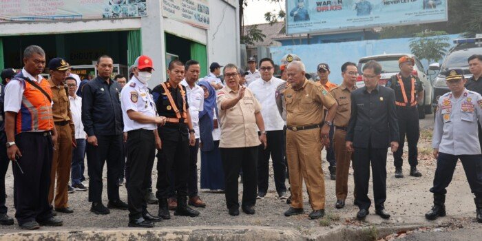 Tingkatkan Keselamatan Masyarakat, PTBA Bantu Pembangunan 4 Palang Pintu Kereta
