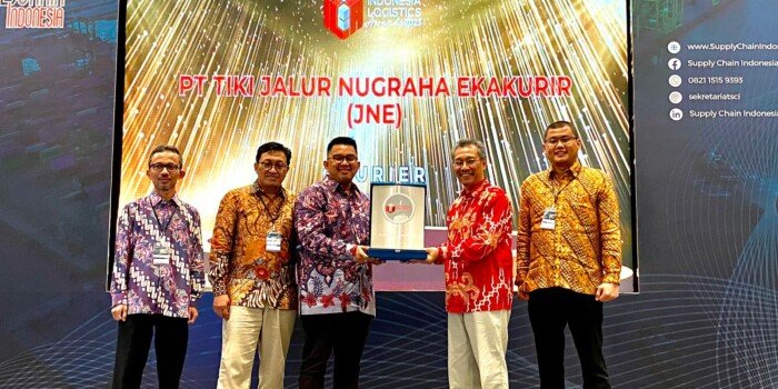 JNE Raih Penghargaan Courier of The Year di Indonesia Logistic Awards 2023