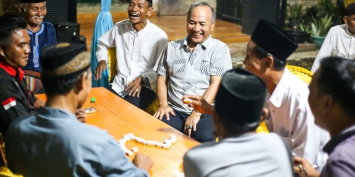 Bermalam Minggu di Desa Kaliberau, Serap Aspirasi Hingga Maen Gaple Bareng Warga