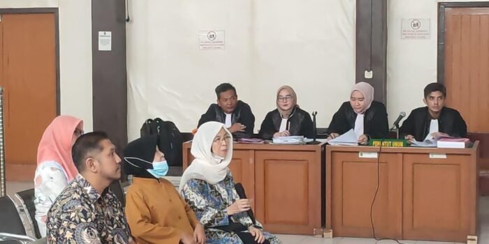 Vice Presiden Internal Auditor Dicecar Hakim saat Sidang Perkara Korupsi Semen Baturaja