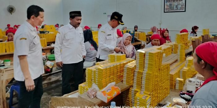 Ratusan Buruh Pabrik Rokok Desa Gesikan Tulungagung Terima BLT DBHCHT Tahap 2
