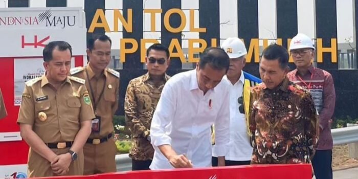 Presiden Jokowi Resmikan Tol Indralaya-Prabumulih dan Sematkan Prasasti Fly Over Patih Galung