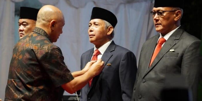 Presiden Anugerahi Bupati OKI Satya Lencana Wira Karya