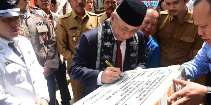 Lantik Kades Terpilih di Desa, Bupati OKI: Agar Sumpah Janji Disaksikan Warga yang Memilih