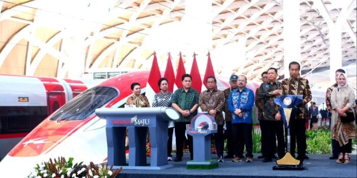 Presiden Jokowi Resmikan WHOOSH, Kereta Cepat Pertama di Indonesia dan Asia Tenggara