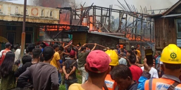 Kompor Meledak, Rumah Cek Ola dan Cik Ima Terbakar