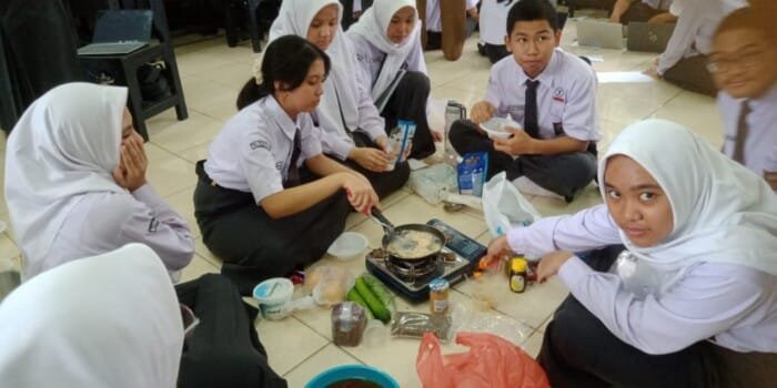 Projek IKM SMAN Plus 17 Manfaatkan Tumbuhan Herbal