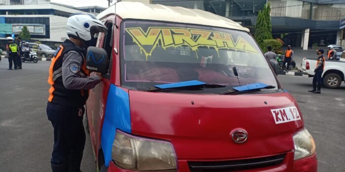 Melanggar dan Tak Lengkap KIR, 10 Kendaraan Ditilang, Jok Bentor Dibawa