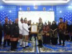 Pj Gubernur Sumsel dan Istri dapat Gelar dari OKU Timur