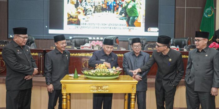 Pj Bupati Apriyadi Sampaikan Dua Raperda Inisiatif Pemkab Muba