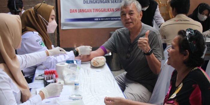 HUT KE-33, JNE Palembang Gelar Baksos dan Pemeriksaan Kesehatan Gratis