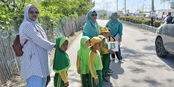 Guru dan Anak TK Yapis Fakfak Galang Dana untuk Palestina