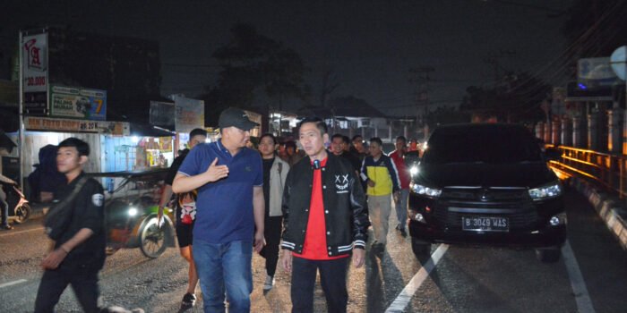 Malam Hari, Ratu Dewa Keliling Cek Langsung Perbaikan Lampu Penerangan Jalan di Kawasan IB 1